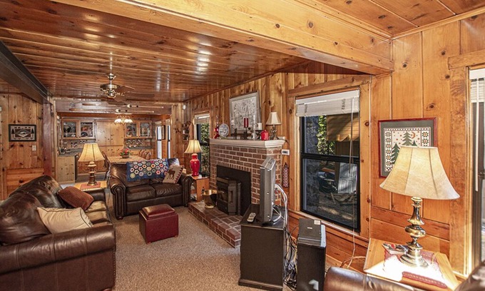 Sunnyside House | Fir Forest Cottage by Hauserman Rental Group
