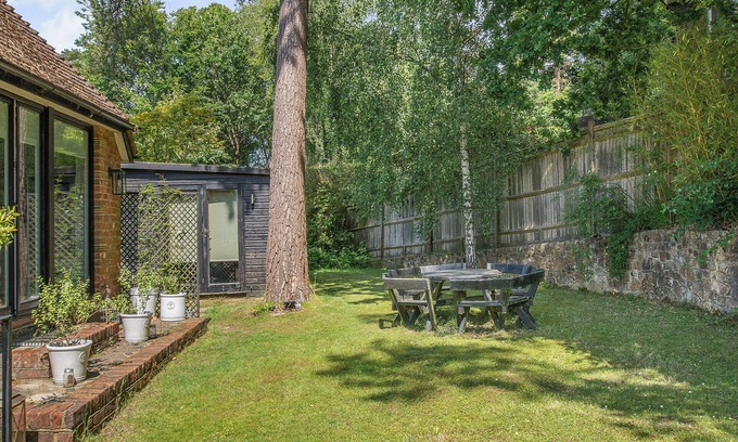 Crowborough Apartment | Fir Tree Apartment - UK49993
