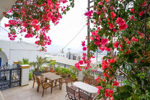 Fira Apartment | Fira Central Apartments with Veranda