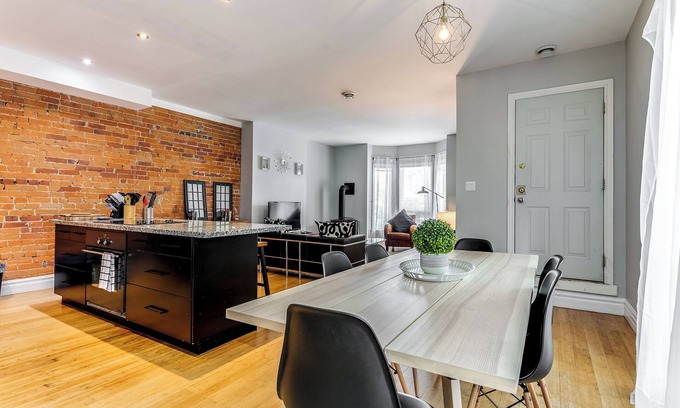 Palmerston Apartment | Fire It Up In Little Italy 3 Bedrooms And Fireplace