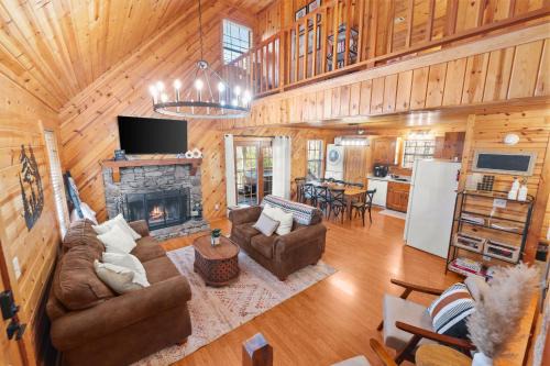 Sautee Nacoochee House | Firefly Lodge - Cozy 4 bedroom cabin minutes to Helen
