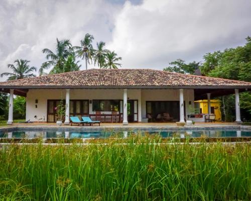 Mirissa Villa | FireMoonGarden by Peacock Villa