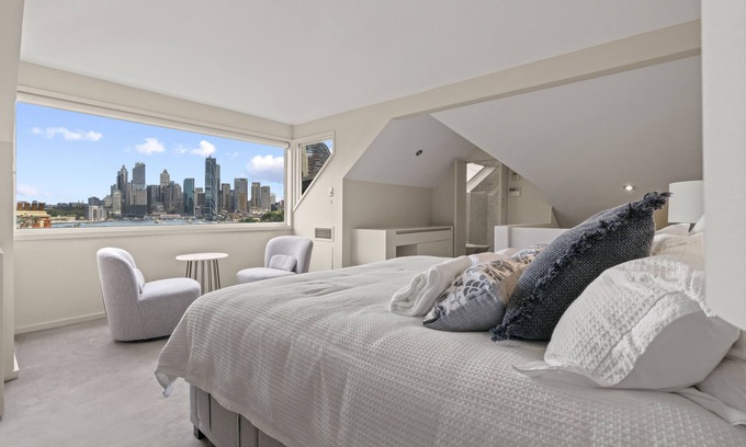 Sydney House | Firework View Location! Classic 4-Level Terrace Style Living in Kirribilli