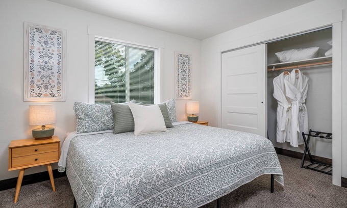 Kalispell House | First Ave Haven, Hot Tub and E-Bike