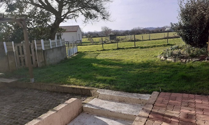 Saint-Pere-en-Retz Apartment | First floor apartment in a country house! 4km from the sea.