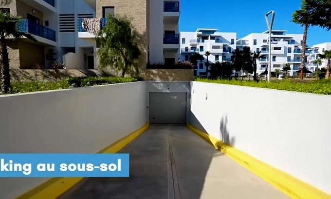 Martil Apartment | First floor swimming pool 5 min walk to beach all amenities on site