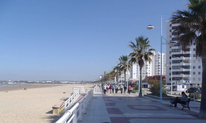 Valdelagrana Apartment | First line and view of the beach. 4 rooms 80m². Very well placed. Andalusia.