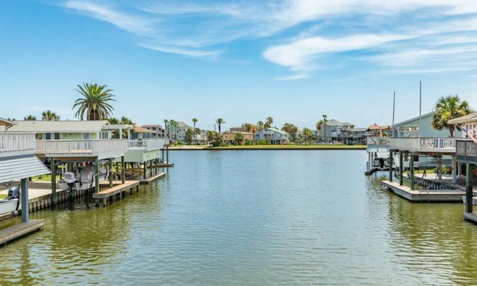 Jamaica Beach House | Fish,Crab,Swim on Waterfront Beach House !