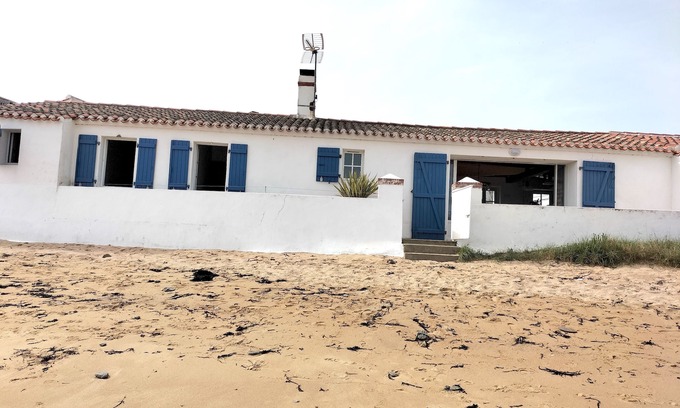 Noirmoutier-en-l'Ile House | Fisherman's house on the beach