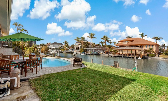 Vanderbilt Conners House | FISHERMANS PARADISE WATERFRONT POOL HOME 2 minute drive to the beach