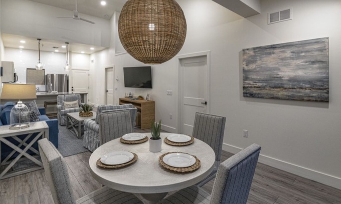 Historic District Apartment | Fishermen’s Village Unit#5