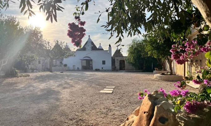 Locorotondo House | Five minutes from Locorotondo and Alberobello, cozy village of trulli and cummer