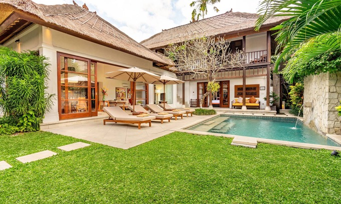 Jimbaran Bay Villa | Five minutes walk to Jimbaran beach - Four Bedrooms holiday home private pool