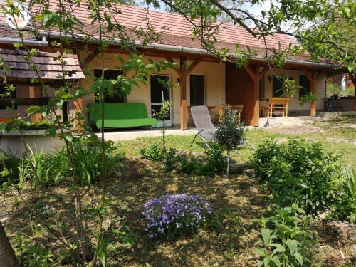 Kehidakustany Apartment | Flóra Apartmanok