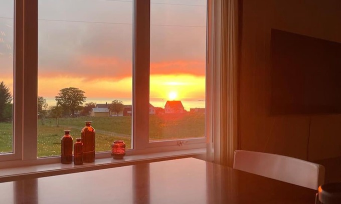 Ulstein Municipality Apartment | Flø - koselig bolig i spektakulære omgivelser