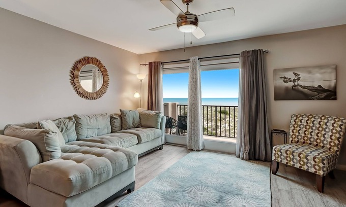 Amelia City Condo | FL-GA Game! Lovely Ocnfrt Condo w Country Club Perks!- Ocnfrt Pool & Golf