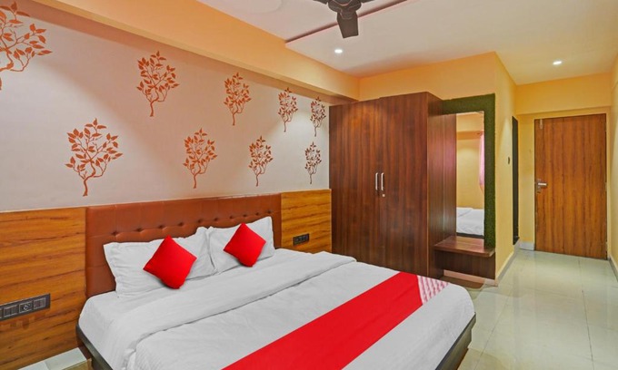 Udhna Hotel | Flagship Hotel Happy Stay