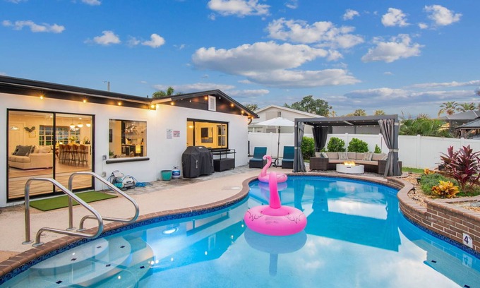Bay Crest Park House | Flagstone · Waterfront ~ Pool ~ Game Room