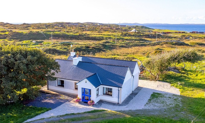 Ballyconneely House | Flaherty Cottage, Cosy relaxing cottage with views