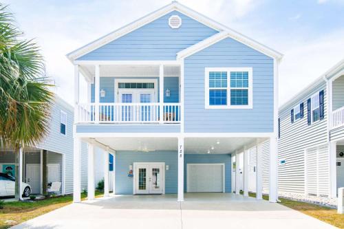 North Myrtle Beach House | Flamingo Hideaway Modern House w Elevator