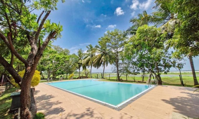 Weerawila Hotel | Flamingo Lake Resort