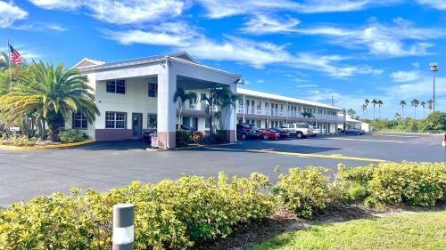 Okeechobee Hotel | Flamingo Motel