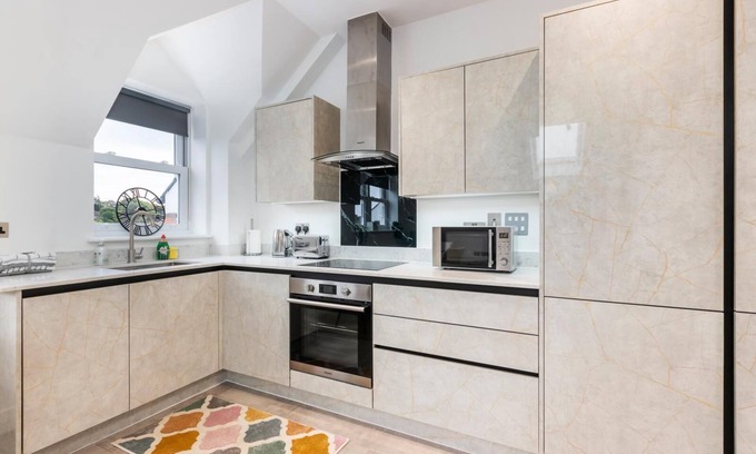 Leatherhead Apartment | Flat 7 Leatherhead