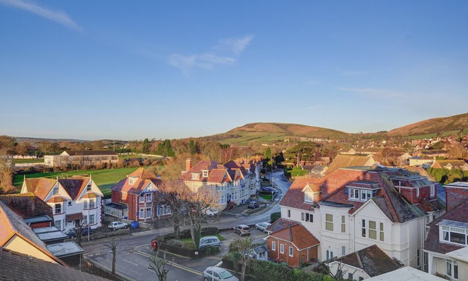 Swanage Apartment | Flat 9 Broadleys - Three Bedroom Apartment, Sleeps 6