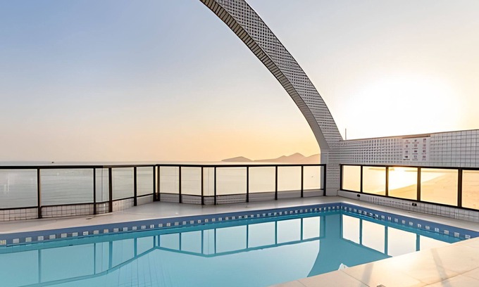Boqueirao Apartment | Flat beira-mar com piscina na cobertura