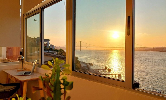 Cacilhas Apartment | Flat in Cacilhas – Lisbon Stunning River views