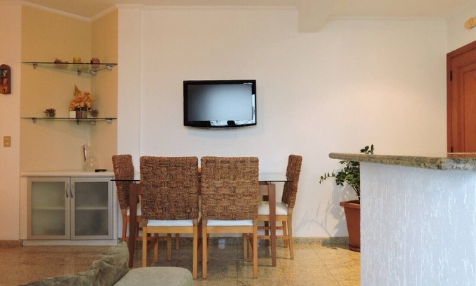 Pitangueiras Apartment | Flat in Guarujá 70 meters from the beach