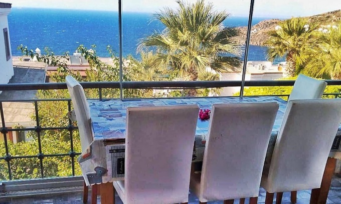 Gundogan Apartment | Flat in Yalikavak with Sea View and Shared Pool