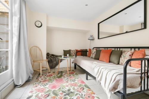 Haggerston Apartment | Flat on Broadway Market with Patio