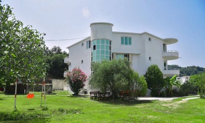 Gjerana Apartment | Flat w Garden, Balcony 5 min to Beaches in Uljinc