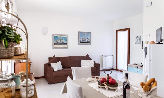 Manerba del Garda Apartment | Flat with shared pool
