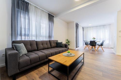 Velika Gorica Apartment | Flex SelfCheckIns 98 - Zagreb - 2 Bedrooms - Parking - Loggia