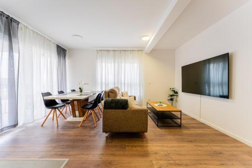 Velika Gorica Apartment | Flex SelfCheckIns 99 - 2 Bedrooms - Parking - Loggia