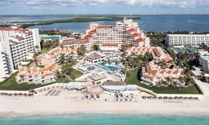 Punta Cancun Resort | Flexible Dual-Suite w/Balconies & Resort Perks – Wyndham Grand Cancun