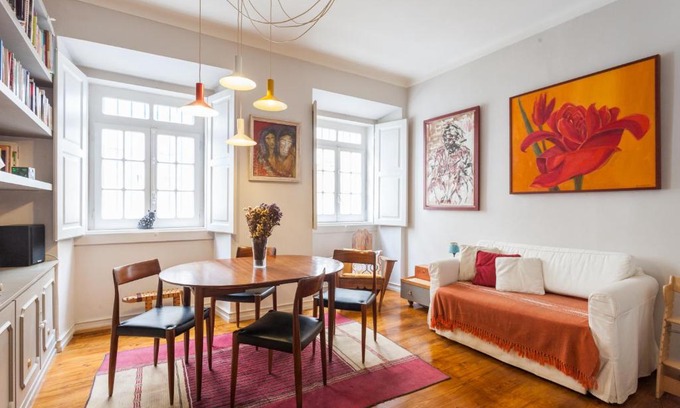 Lisbon Old Town Apartment | FLH Janelas Verdes Charming Flat