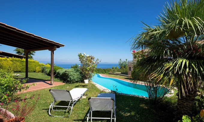 Afytos House | #FLH - Ruby Villa - Afitos Hidden Gems