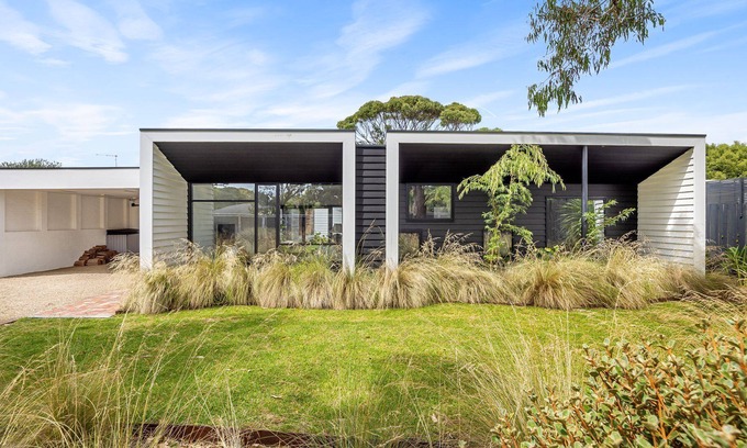 Flinders House | Flinders Hide Away - Spacious contemporary home ideal for families in the heart of Flinders.