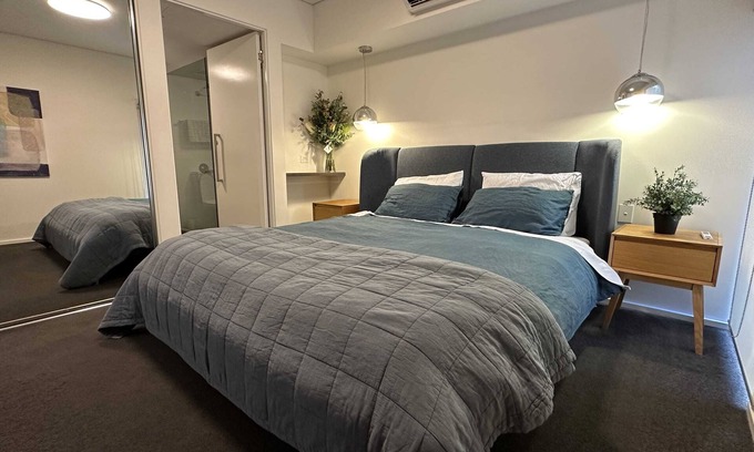 Adelaide Central Business District Apartment | Flinders St Apartment:Parking & Breakfast Included