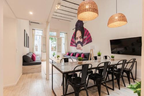 Palermo House | Fliphaus Villa Teodoro Garcia 2100 - 6 Bd Embassies Zone