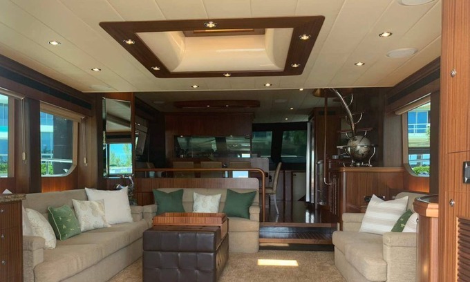 Adelaide Boat Rental | Floating 5-Star accommodations with Luxury Resort Amenities