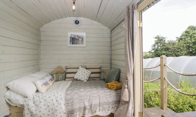 Liskeard Cottage | Flora's Hut
