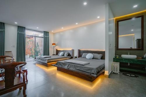 Hue Villa | Floral Hue Garden & Riverside Villa