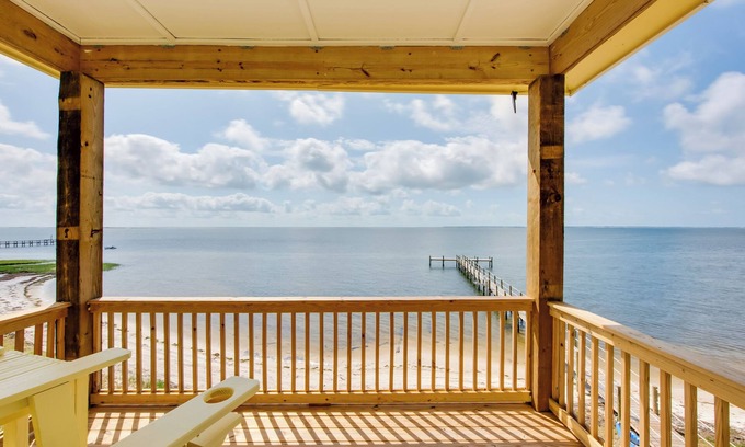 Carrabelle Cottage | Florida Gulf Coast Getaway w/Dock & Beach Views