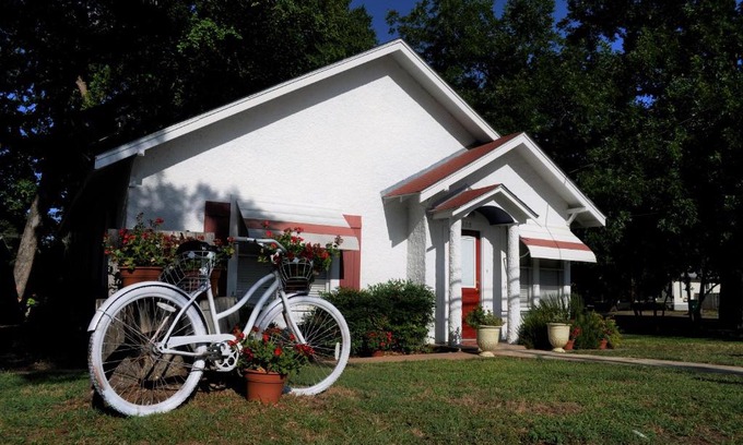 Llano House | Flossie's Corner Bed & Breakfast