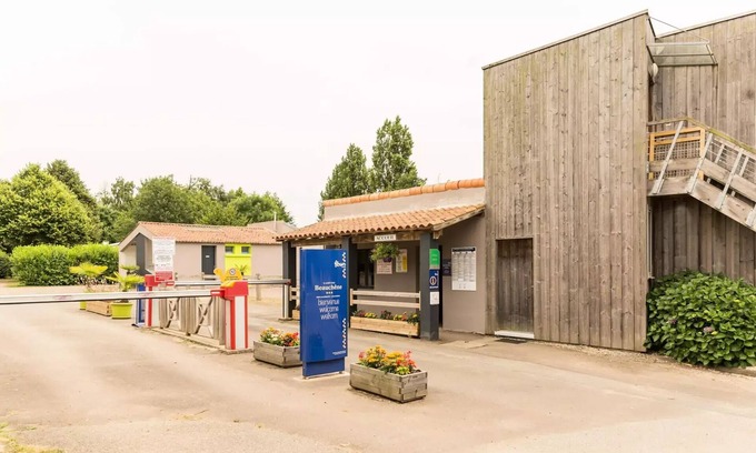 Avrille House | Flower Camping Beauchêne * - Mobil-home Standard 30 m2/2 bedrooms - covered terrace 6 people