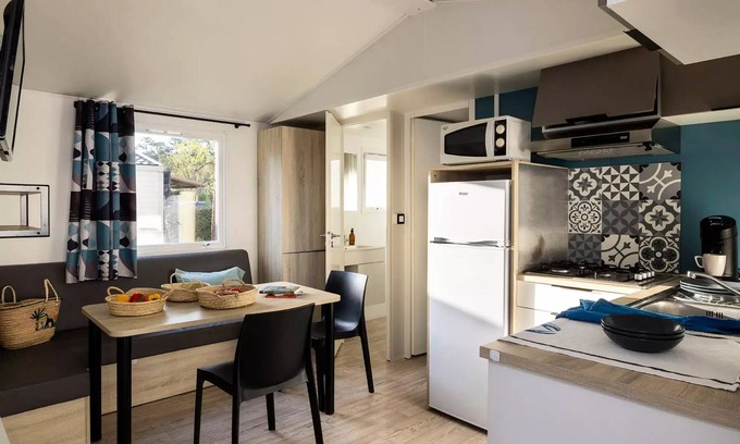Saint-Jean-de-Monts House | Flower Camping La Davière Beach * - Mobile home Comfort 27m2 - 2 bedrooms+ Covered terrace + TV 4 persons